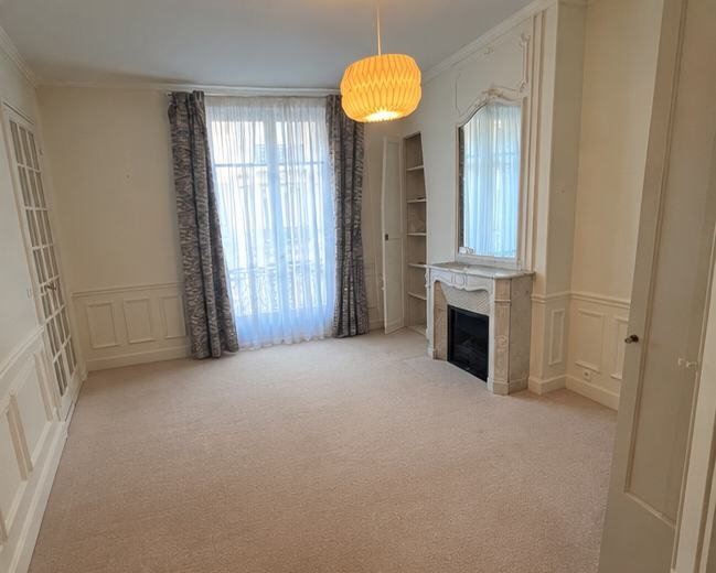 Chambre vidée après débarras